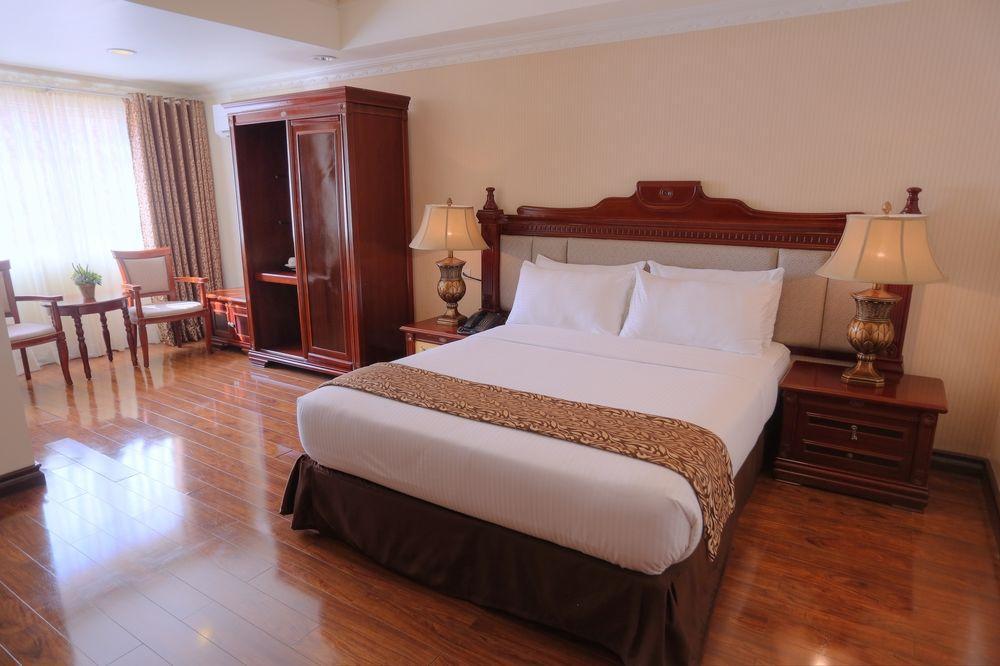 Villa Caceres Hotel Naga  Buitenkant foto