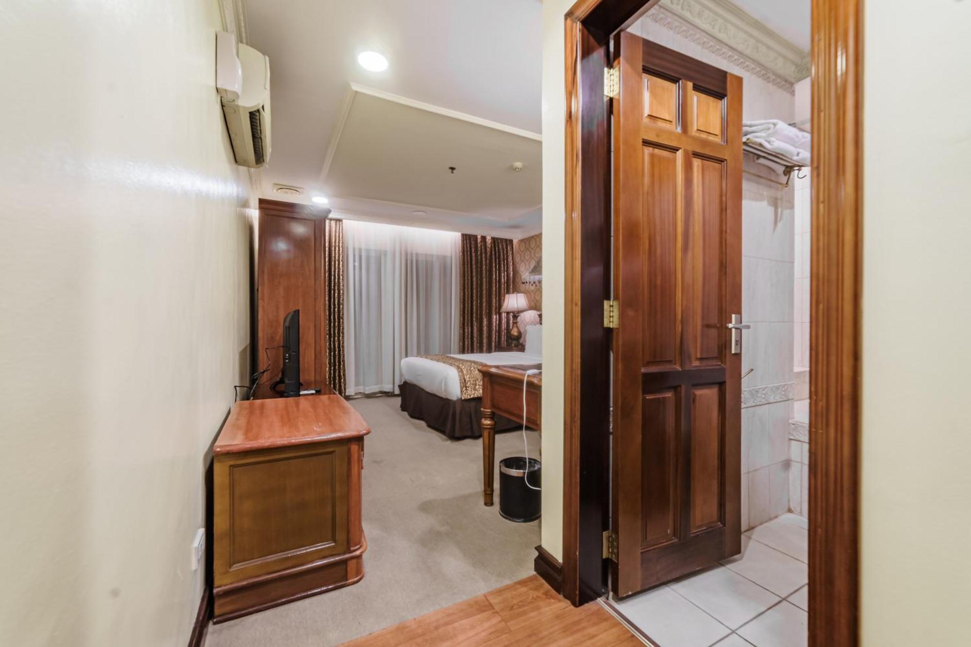 Villa Caceres Hotel Naga  Buitenkant foto