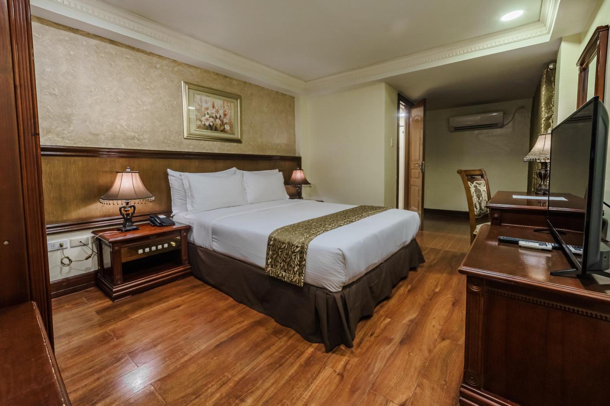 Villa Caceres Hotel Naga  Buitenkant foto