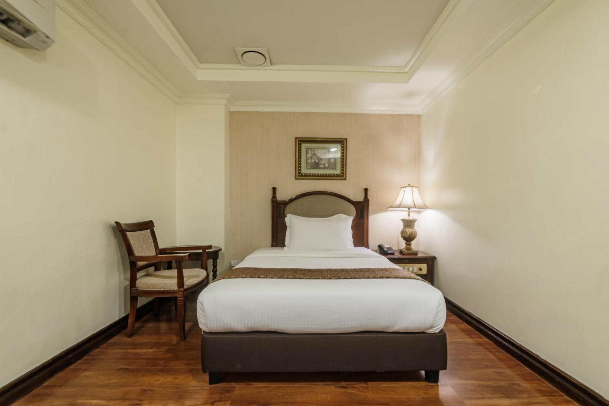 Villa Caceres Hotel Naga  Buitenkant foto