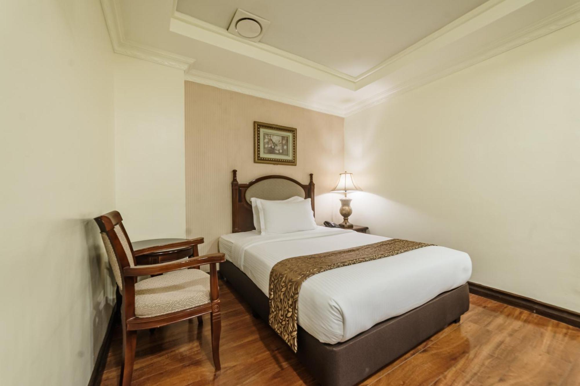 Villa Caceres Hotel Naga  Buitenkant foto